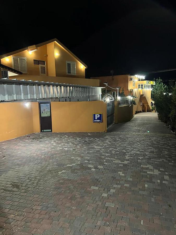 Hotel Ziku Durrës Extérieur photo